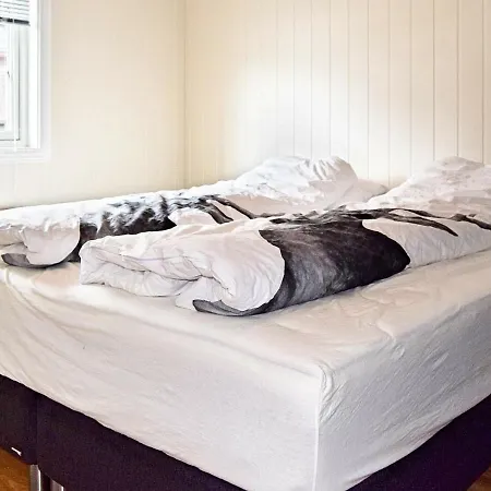 7 Person Holiday Home In Seral * Tjaldal